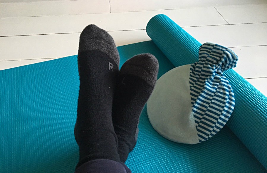 yoga bij koude voeten toega sokken kruik Yoga bij koude voeten - Wereld van Yoga