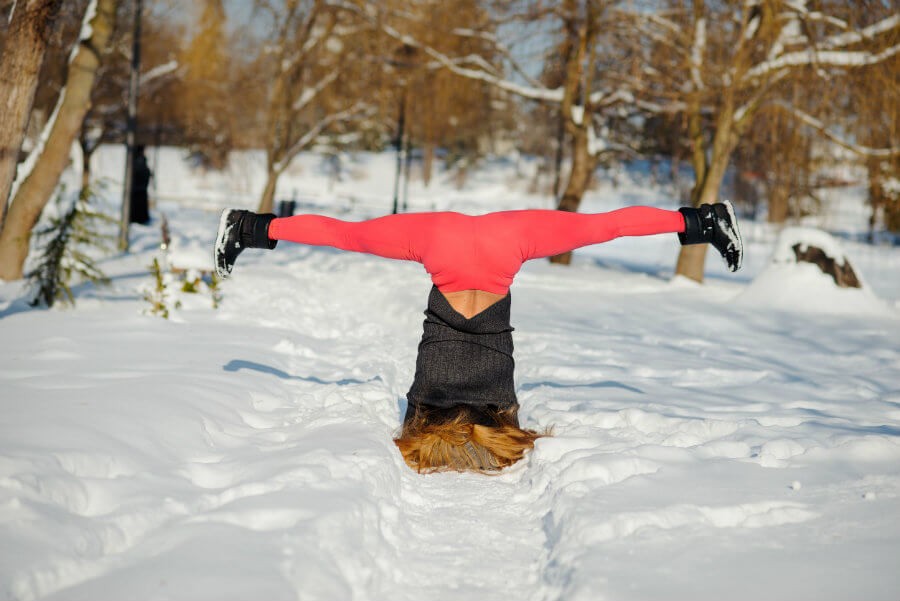 5 yoga oefeningen als je koud hebt 5 yoga oefeningen voor als je het koud hebt - Wereld van Yoga